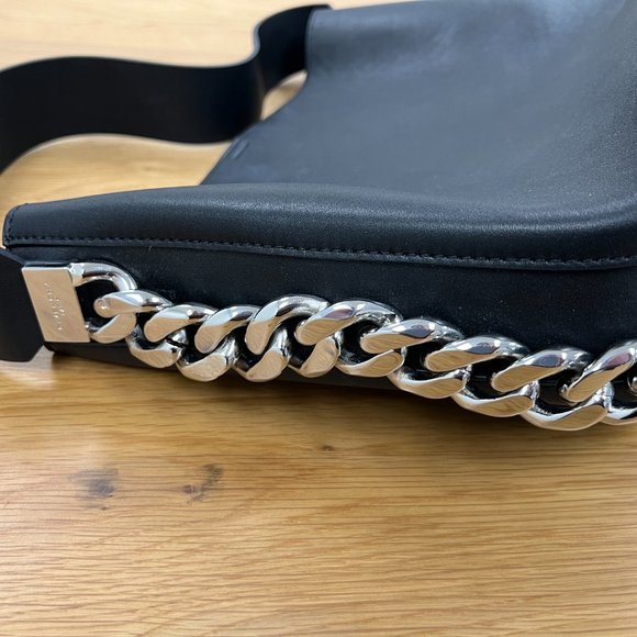 Black Leather Shoulder Bag - Givenchy *Replica* - Picture 2 of 8